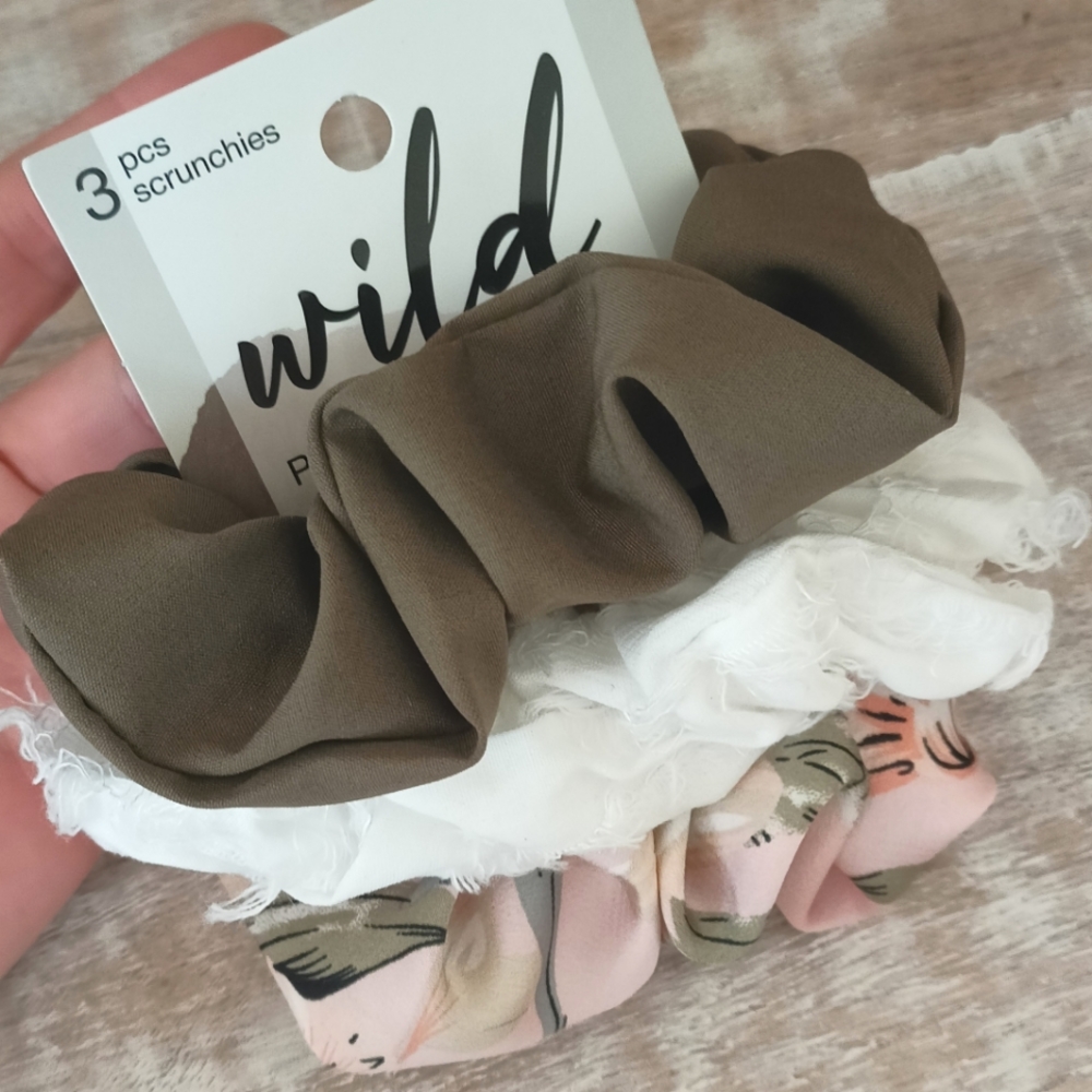 🌷3/15🌷 Scunci 3 pack scrunchies